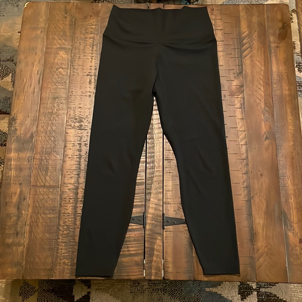 Women’s Nike 7/8 black leggings. Size large. I’m new condition!